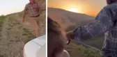 Üzüldüğü için veda edemediği torununun ardından dakikalarca koştu