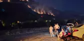 Karabük'te orman yangınını kamp sandalyesine yaslanıp izlediler