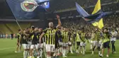 Fenerbahçe'ye kötü haber! Takımın yıldızı aylarca forma giyemeyebilir