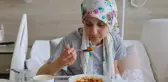 2 yaşında içtiği yağ çözücü hayatını kararttı! 70 defa ameliyat oldu