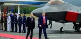 Resmen Putin'e gözdağı! Kırmızı halıda yürürken üstlerinden ABD savaş uçakları geçti