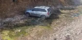 Çocuklar tarafından el freni indirilen araç dereye uçtu