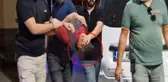 Kamera kayıtlarını izleyen polis ekipleri, mahalledeki sapığı evden aldı