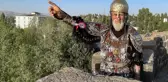Savaş kıyafetini giydi, Malazgirt Kalesi'ni yeniden fethetti