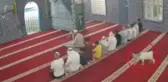 Mardin'de cemaat namaz kılarken camiye oğlak girdi
