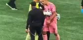 Yumruk attı, tükürdü! Luis Suarez kupa maçında ortalığı birbirine kattı