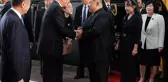 Kim Jong Un, halefi olarak gördüğü 12 yaşındaki kızını ilk kez dünyaya tanıttı
