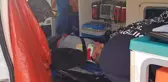 Çöp kamyonu direğe çarptı, temizlik görevlisinin kolu koptu