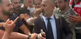 Gruptan ayrılan Gürsel Tekin'in sağ kolu, öfkeli kalabalıktan dayak yedi