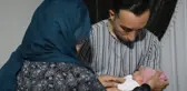 Eve dönen aile bebeğin kıyafetlerini çıkarınca şoke oldu: DNA testi istedim