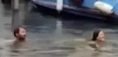Yasağa rağmen suya atlayan turist çift, şehirden kovuldu