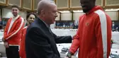 Erdoğan ile Bona arasındaki güldüren diyalog: İyiyim abi, sen nasılsın?