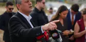 Silivri'de kameralar karşısına geçen Özel'den 