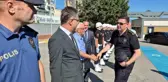 Yeni Emniyet Müdürü, kendisini karşılayan şehit babasının elini öptü