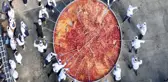 Afyon'da 1930 kilo ağırlığındaki sucuklu yumurtayla dünya rekoru kırıldı