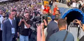 Ali Koç'un zor anları: Yüzlerce kişi gözünün içine baka baka 