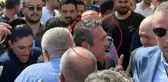 Oy kullanmaya giden Ali Koç'un zor anları: Aman, aman..