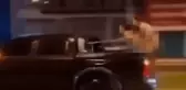 Hareket halindeki kamyonetin arkasında ilişkiye girdiler