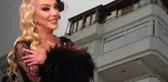 Ünlü şarkıcı Güllü evinin balkonundan düşerek hayatını kaybetti