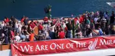 Tekne turu yapan Liverpool taraftarından Galatasaray Adası önünde eşsiz anlar