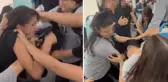 Tramvayda kız öğrenciler birbirine girdi