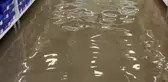 İzmir'de sağanak yağış hayatı olumsuz etkiledi