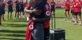 Beğeni yağıyor! Yıldız futbolcunun eşine unutamayacağı destek