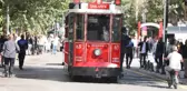 Divanyolu trafiğe kapatıldı, nostaljik tramvay hizmete girdi
