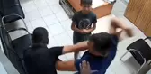 Karakolda kayınbiraderi tarafından darbedildi