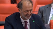 AK Partili Yücel Arzen Meclis’te İzmir Marşı'nı seslendirdi