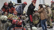 İstanbul'da çöken binada 1 kişi hayatını kaybetti, 3 kişi aranıyor