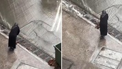 Şiddetli yağmura teslim olan kentte takdir toplayan görüntü