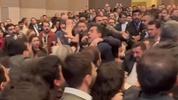 İstanbul Barosu seçiminde yumruklu kavga! Açılan bayrak ve atılan sloganla ortalık karıştı