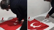 Atatürk ve Türk bayrağına hakaret eden öğretmen tutuklandı