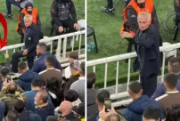 Mourinho humiliated the fan who gave him tactical advice.