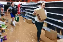 In Spain, which has been struck by a flood disaster, incidents of looting have begun to emerge.