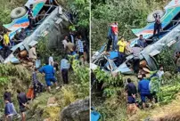 A bus carrying 60 passengers rolled into a 60-meter ravine: 36 people lost their lives.