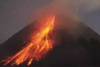 Volcanic eruption in Indonesia: 10 dead.