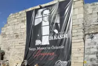 The poster of Atatürk that the Gelibolu Municipality hung for November 10 stirred up the district.