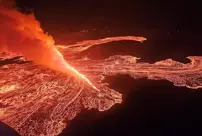 The volcano in Iceland erupted for the 7th time, creating a 3-kilometer-long fissure.