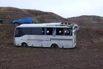 A minibus heading to a funeral in Çankırı overturned into a ditch: 29 injured.