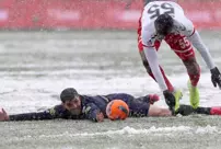 During the match, the commentator gives the referee an unusual suggestion.