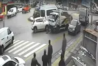 A truck loaded with sand that lost its brakes in Ankara crashed into 7 vehicles: Those moments were captured on camera.