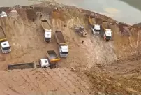 In Gebze, 7 trucks and 1 excavator fell down due to a landslide.