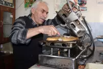 The shopkeeper selling toast for 10 TL explained how he made a profit.