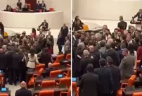 The situation got chaotic in the Turkish Grand National Assembly: Deputies intervened physically, and the opposition left the hall.