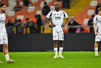 Unexpected event during halftime: Beşiktaş players returned from the locker room.