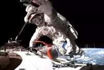 China has buried the United States' record in history with a 9-hour spacewalk.