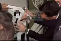 Referee Cihan Aydın signed the jersey of Beşiktaş, the team he officiated.