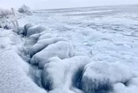 The waves in Çıldır Lake even froze in the sea.